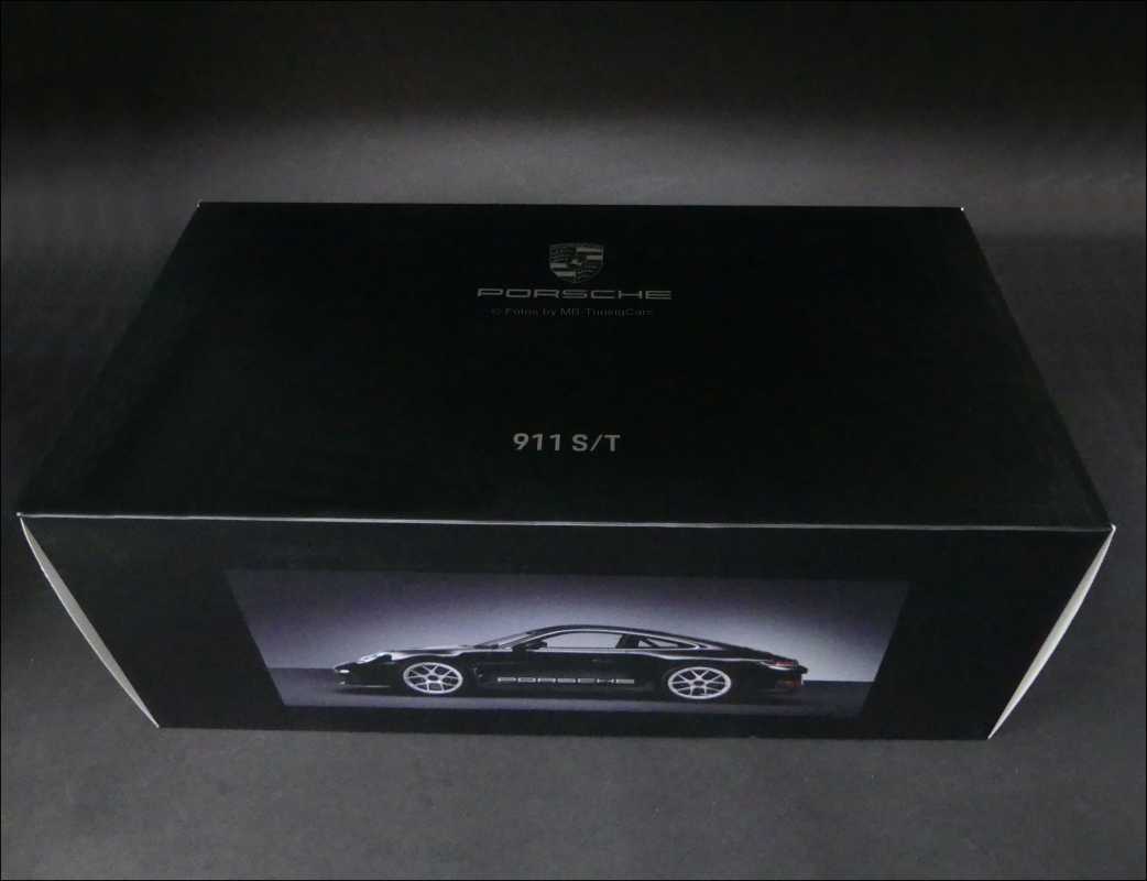 1:18 Porsche 911 992 S/T BlackEdition 911/ Spark inkl OVP Vitrine